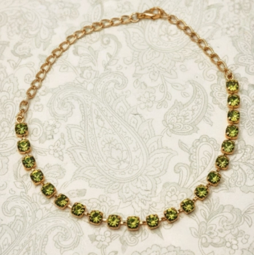 Natural Green Peridot Approx 21 Carats In 18K Gold Plated Classic Necklace